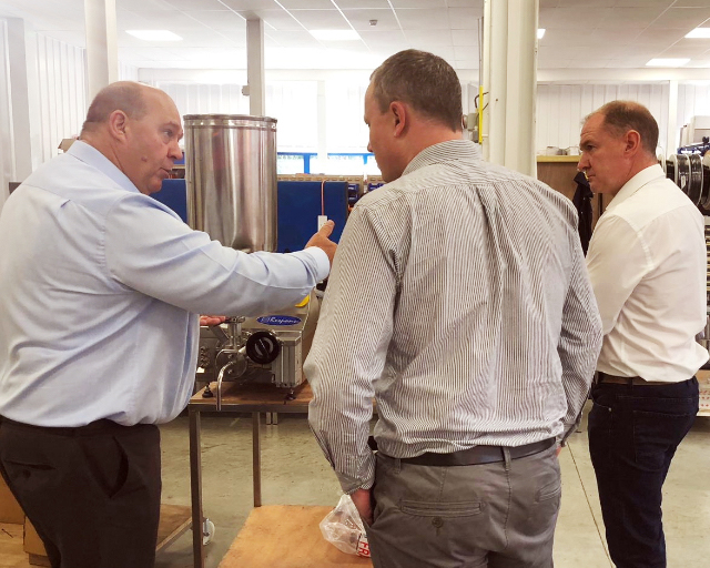 Agents learning about our Response benchtop volumetric liquid filling machine